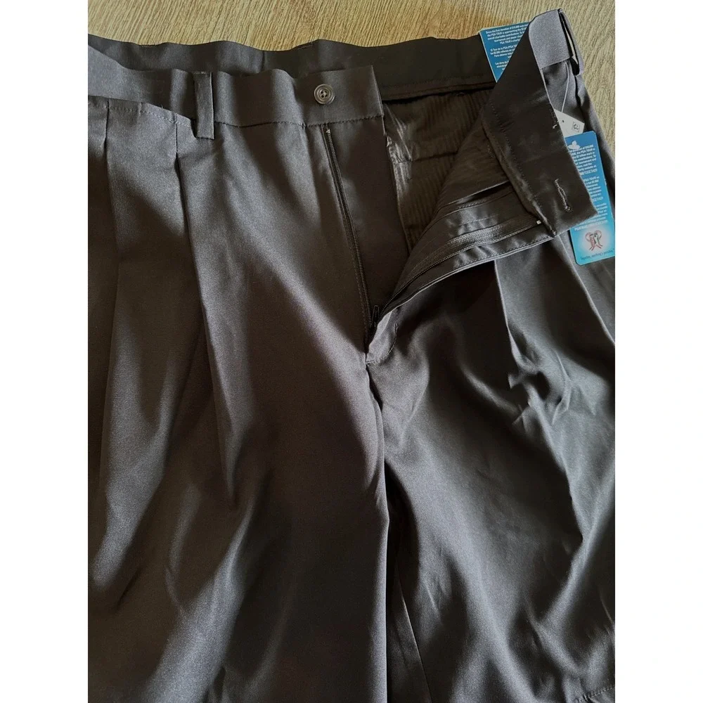 PGA TOUR shorts Mens 34W golf Caviar Black Pleated Golf‎ Gripper Waistband NWT